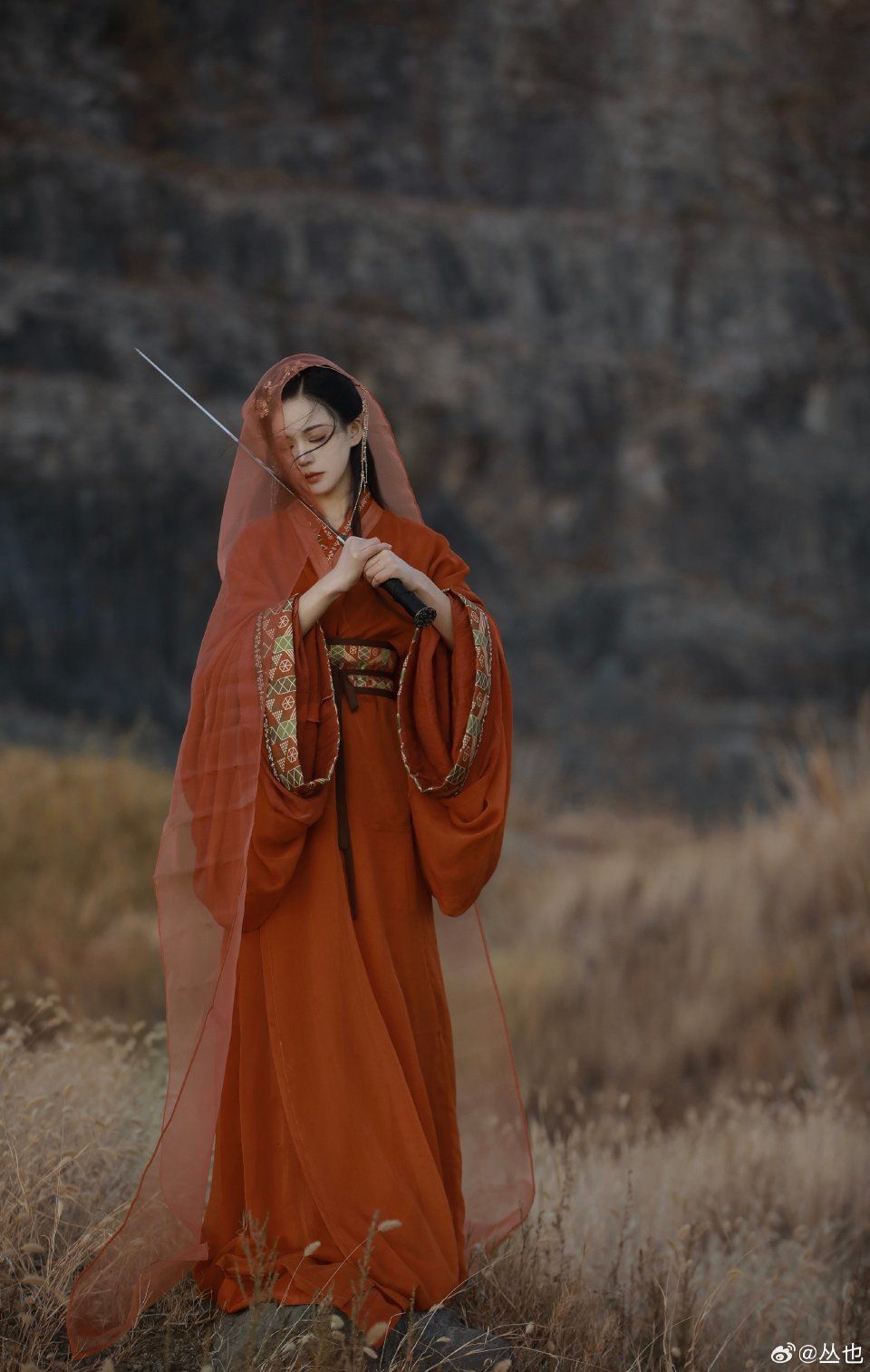 Traditional Chinese Wedding Dress:The Elegance of Ma mian Skirt Traditional Chinese Wedding Dress:The Elegance of Ma mian Skirt