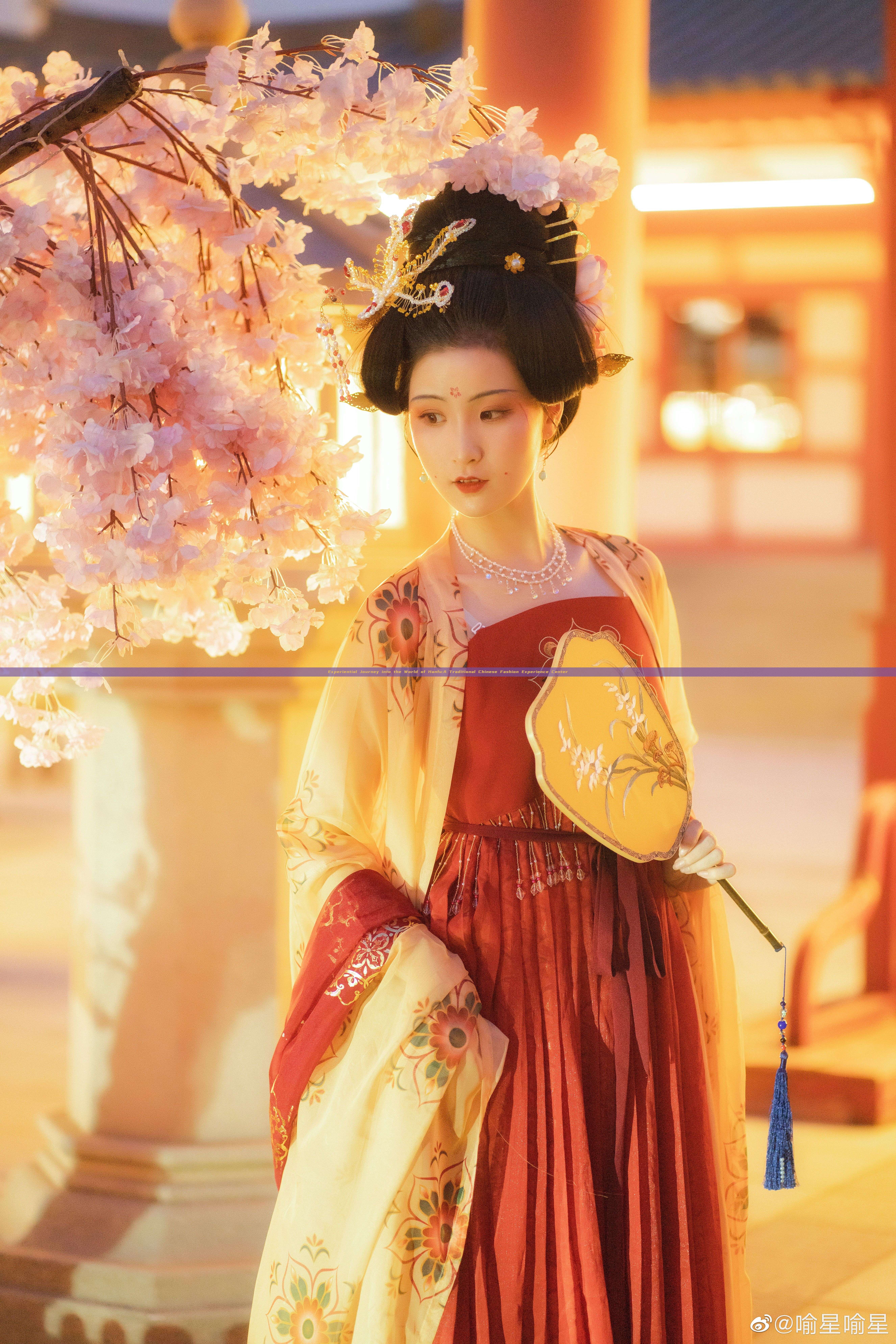 Experiential Journey into the World of Hanfu:A Traditional Chinese Fashion Experience Center Experiential Journey into the World of Hanfu:A Traditional Chinese Fashion Experience Center