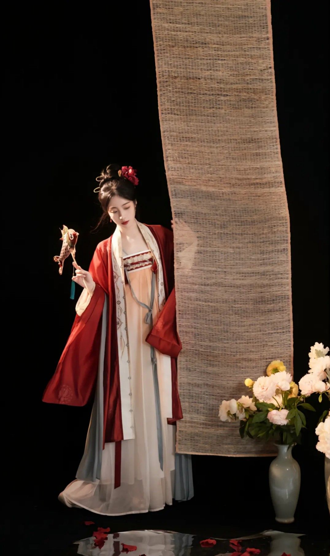 Engaged in Elegance:The Art of the Horseface Skirt Suit Engaged in Elegance:The Art of the Horseface Skirt Suit
