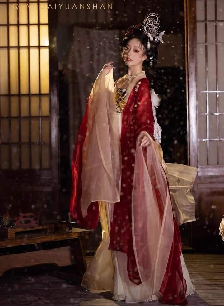 The Rise of Short-Cut Cheongsam:Embracing a Modern Elegance The Rise of Short-Cut Cheongsam:Embracing a Modern Elegance