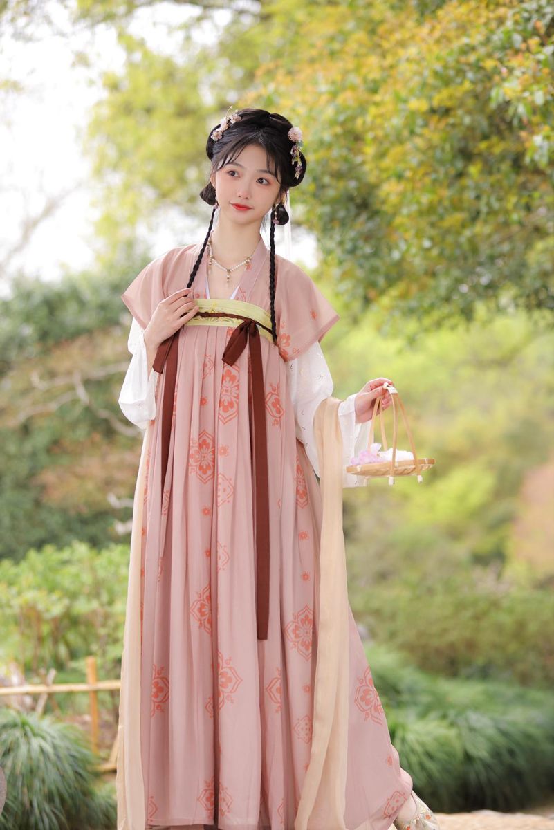 Miniature Handmade Cheongsam:A Tale of Craftsmanship and Tradition