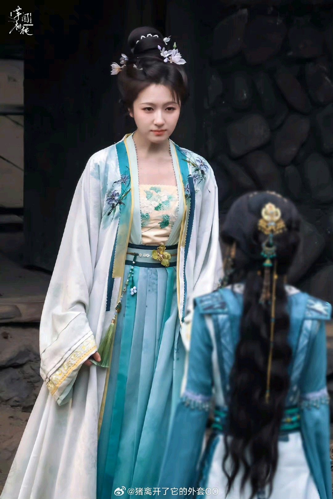 Elegance in a Cheongsam:The Brides Mother-in-Laws Wedding Dress Elegance in a Cheongsam:The Brides Mother-in-Laws Wedding Dress