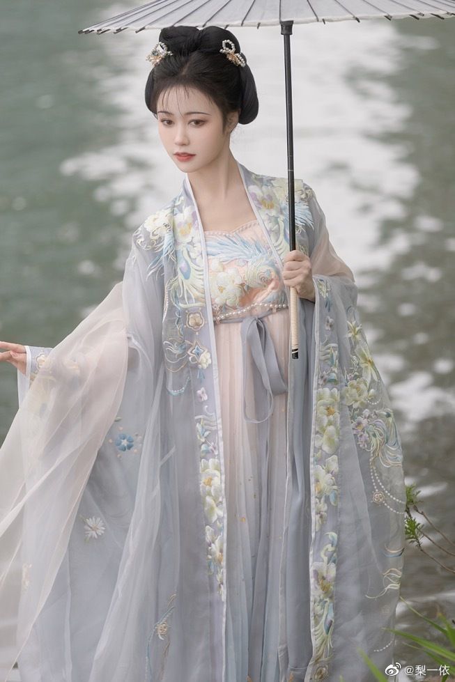Skirt-Style Hanfu in Summer:A Blend of Tradition and Modernity Skirt-Style Hanfu in Summer:A Blend of Tradition and Modernity