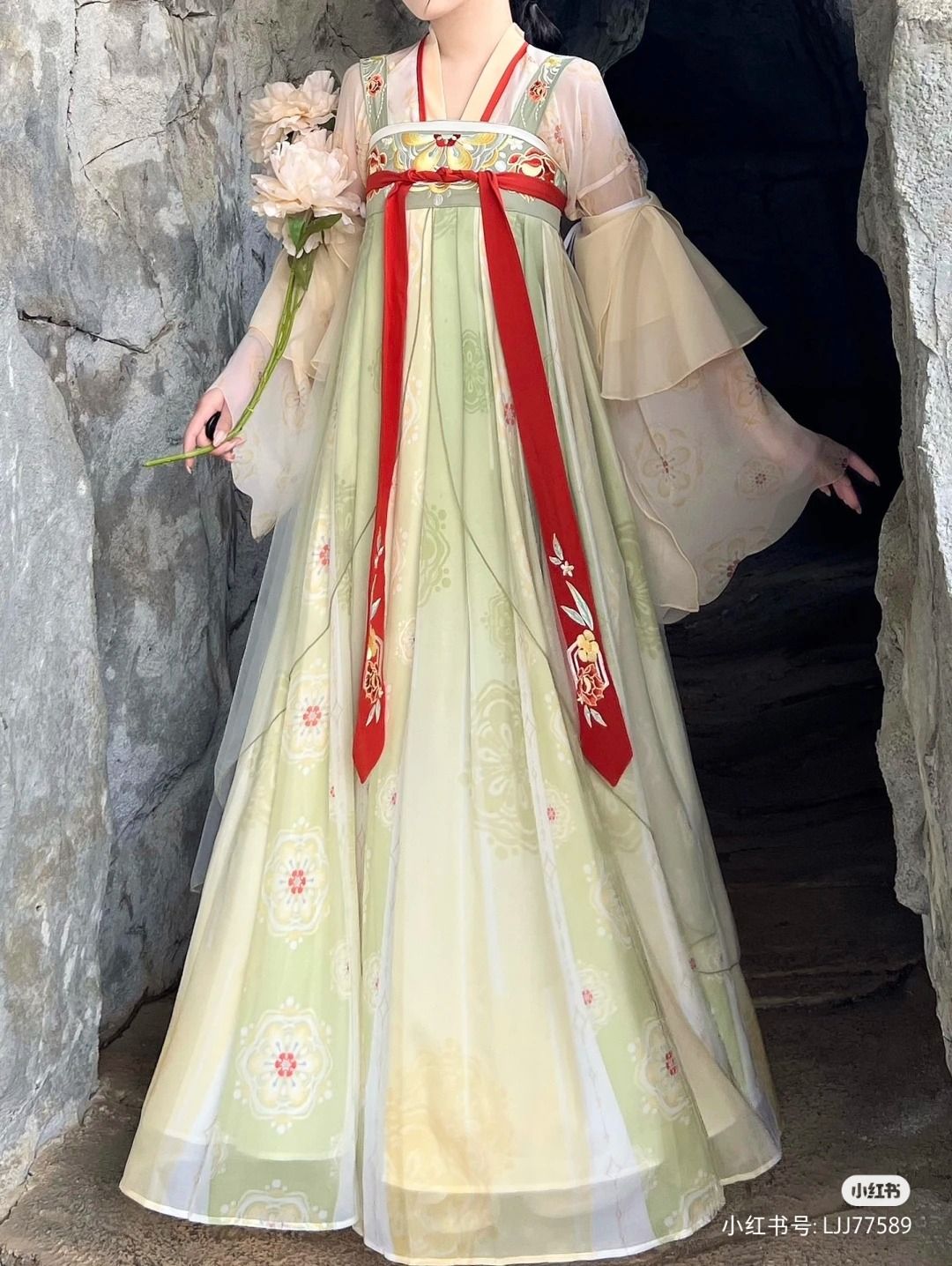 The Elegance of Hanfu Womens Long-sleeved,Big-袖 Dresses