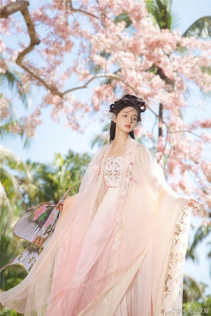 Plus-Size Womens Qipao Revamp:Embracing Traditional Elegance with Modern Comfort