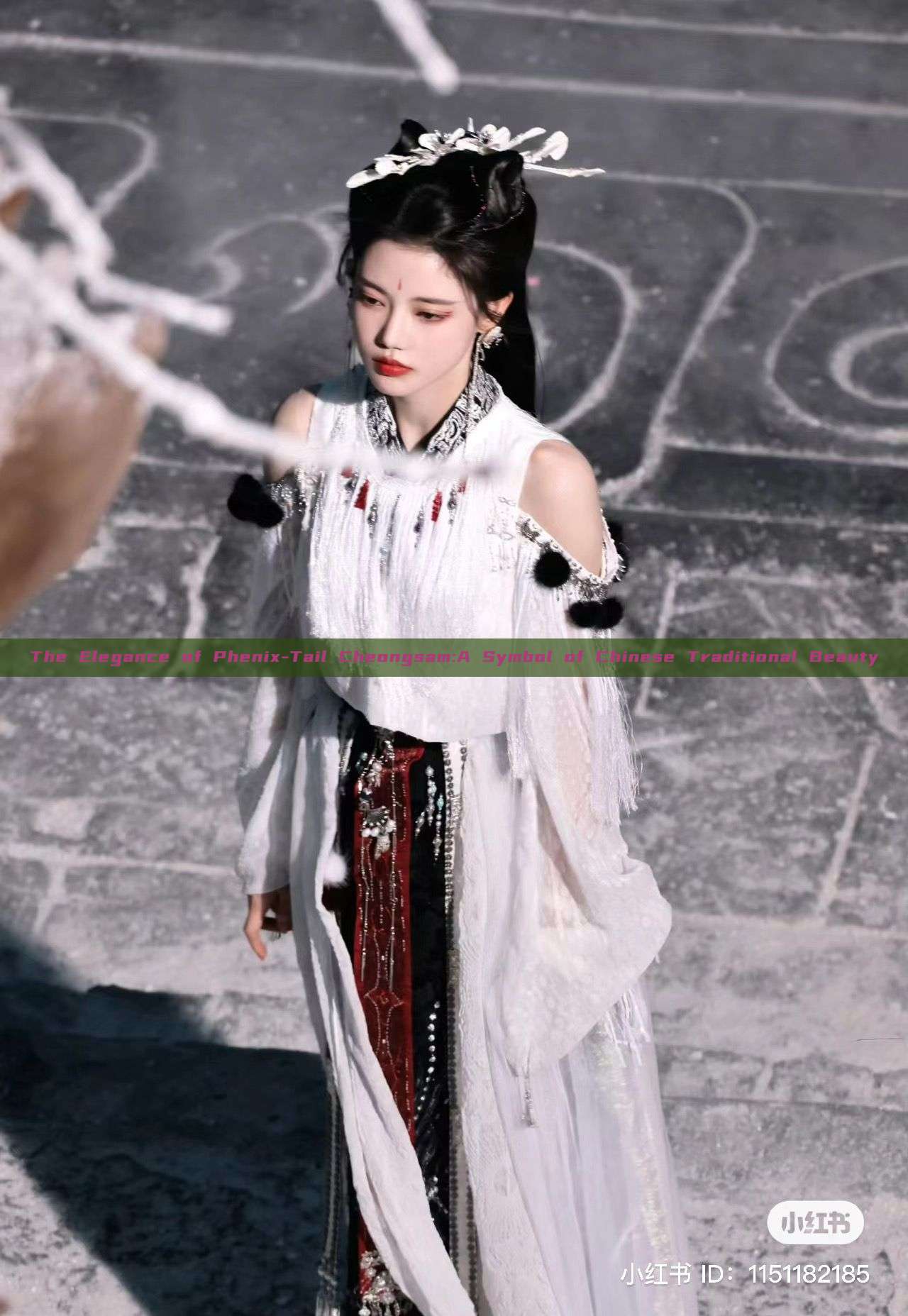 The Elegance of Phenix-Tail Cheongsam:A Symbol of Chinese Traditional Beauty The Elegance of Phenix-Tail Cheongsam:A Symbol of Chinese Traditional Beauty