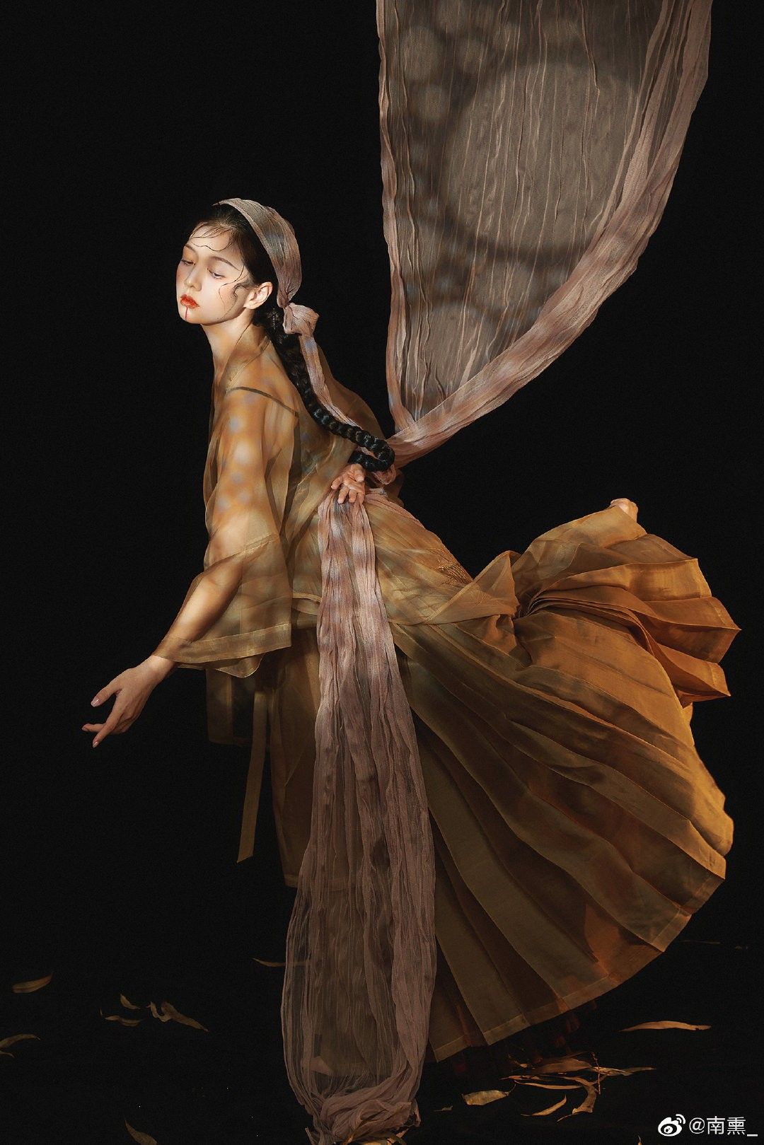The Cheongsam Style:A Blend of Tradition and Modernity The Cheongsam Style:A Blend of Tradition and Modernity