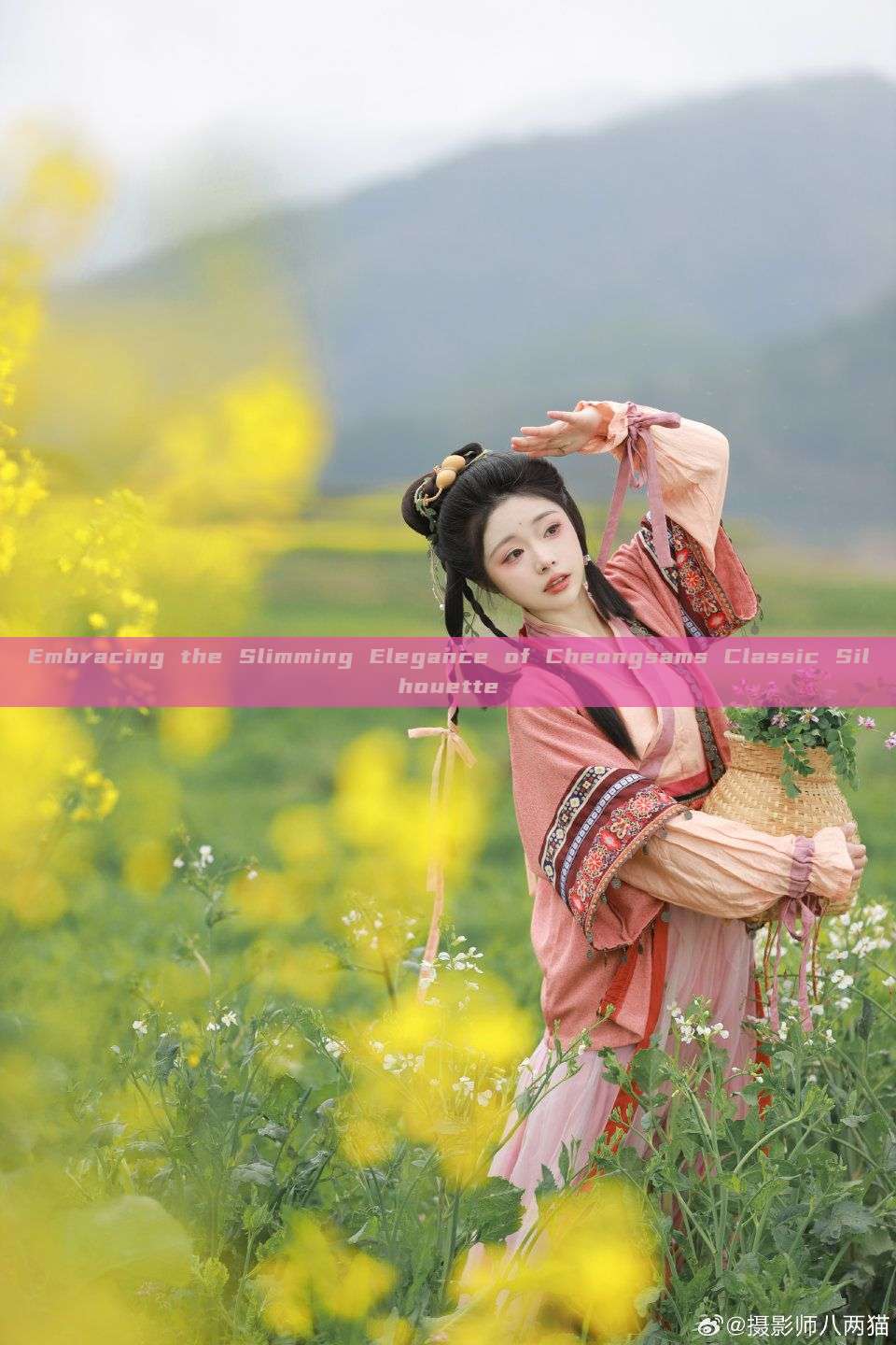 Embracing the Slimming Elegance of Cheongsams Classic Silhouette Embracing the Slimming Elegance of Cheongsams Classic Silhouette