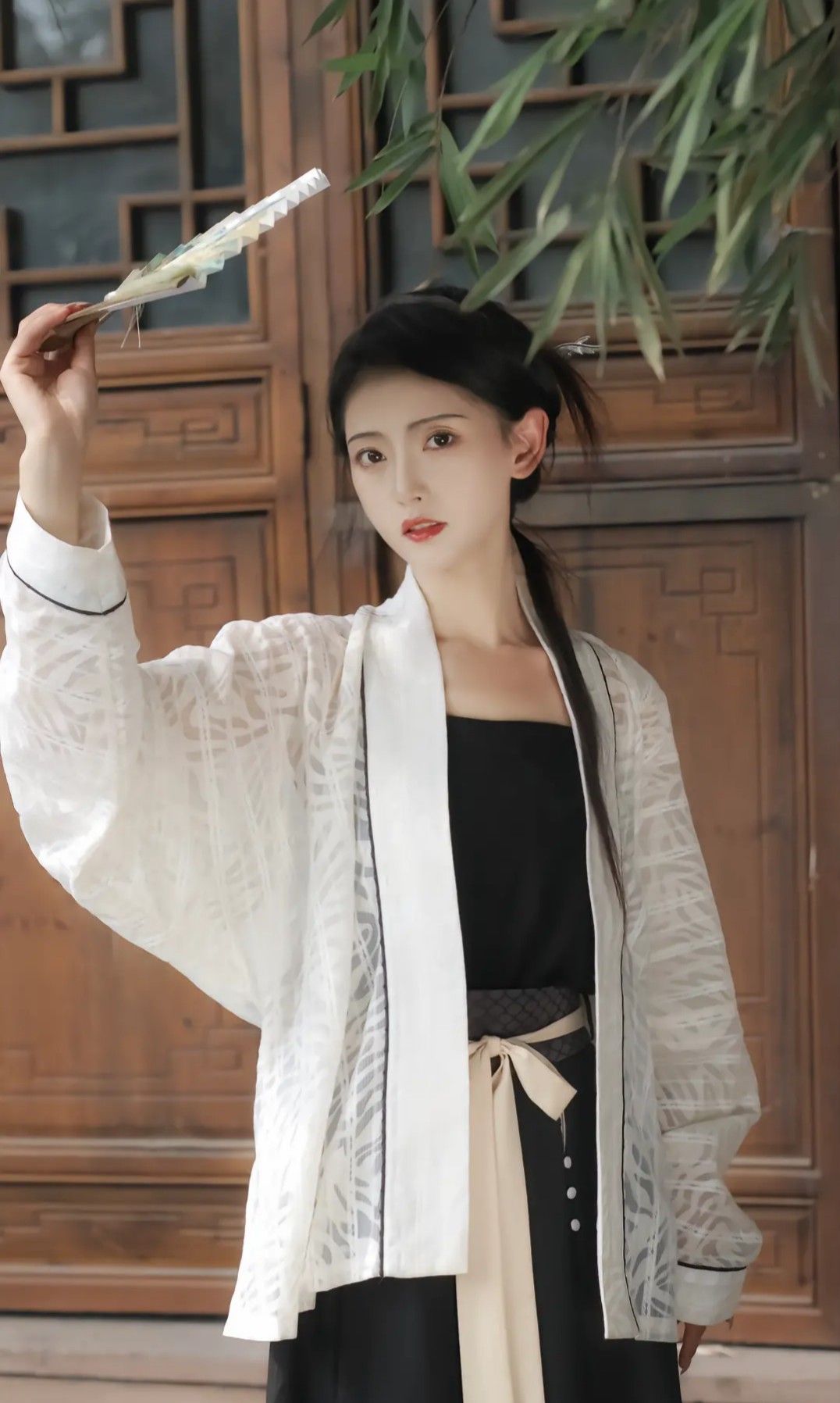 The Enigma of a Yellow Cheongsam Woman:The鹅黄色的 Allure The Enigma of a Yellow Cheongsam Woman:The鹅黄色的 Allure