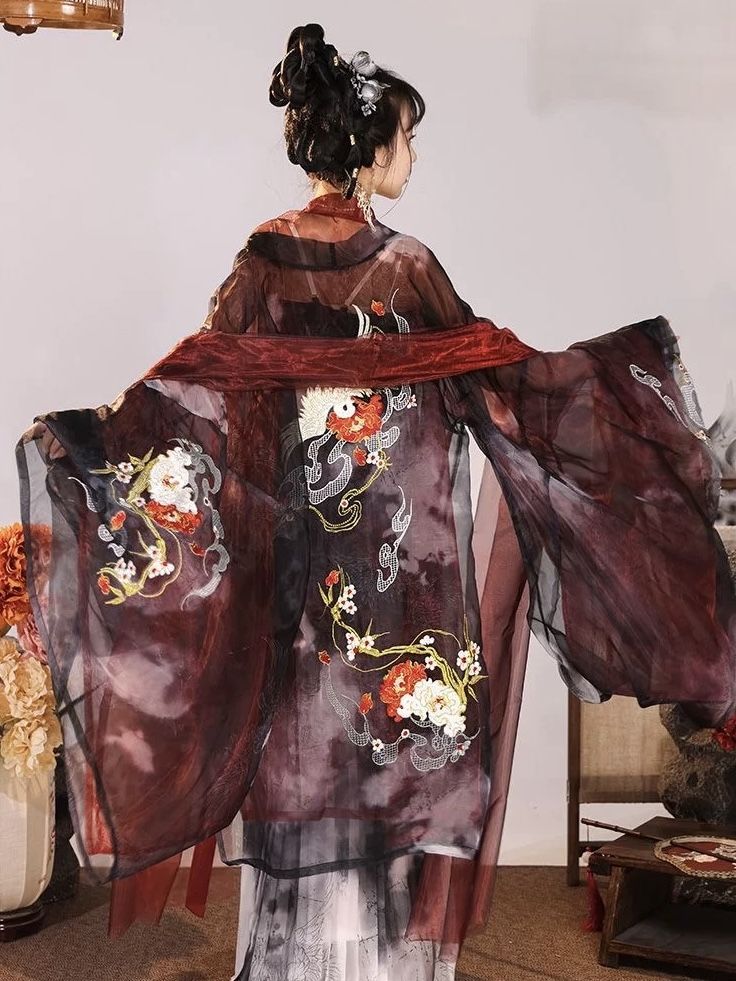 The Rise of Hanfu Hairstyles:Focusing on Fake Hair Extensions in Traditional Chinese Fashion