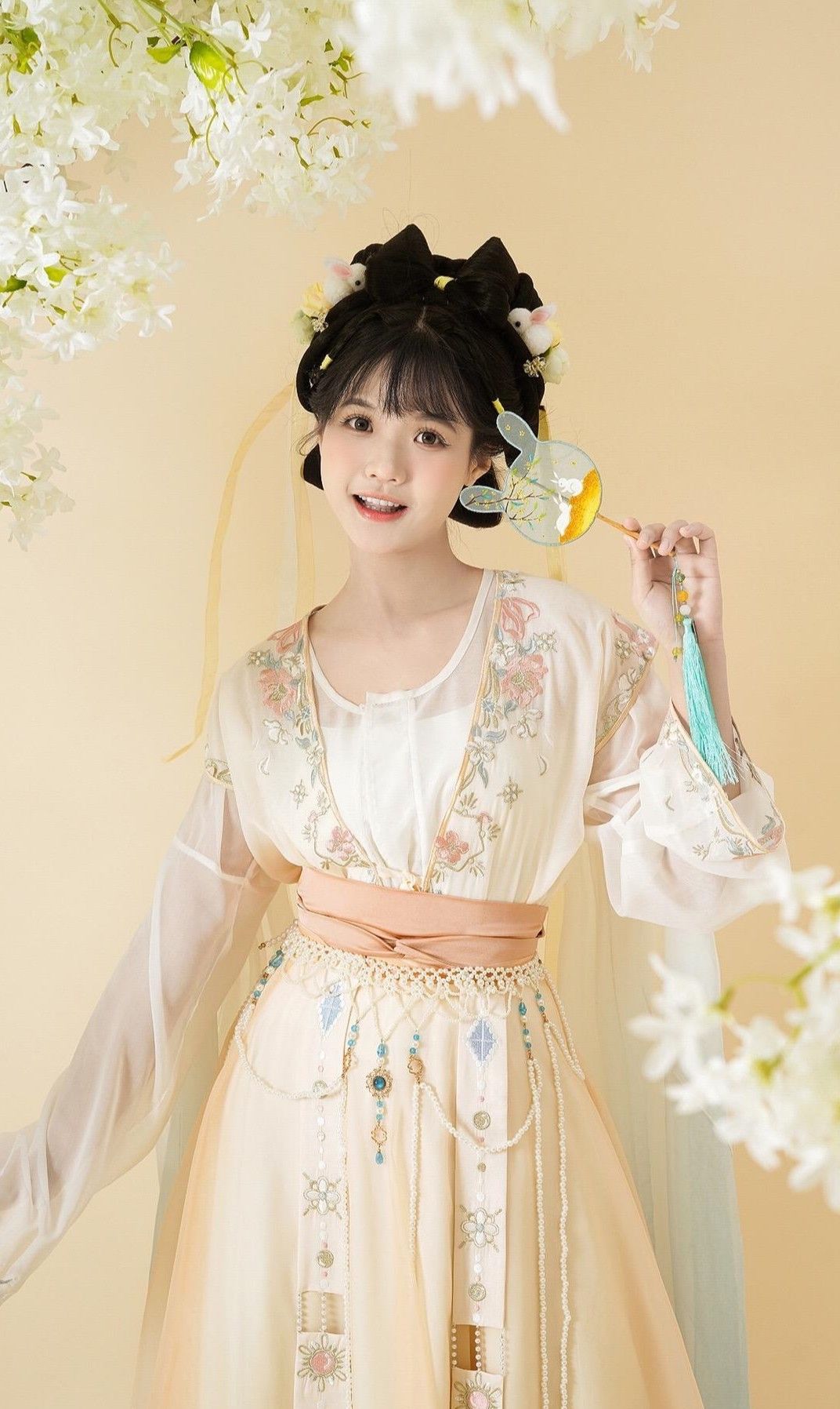 The Evolution of Hanfu:From the Wei-Jin Style to the Song Dynasty The Evolution of Hanfu:From the Wei-Jin Style to the Song Dynasty