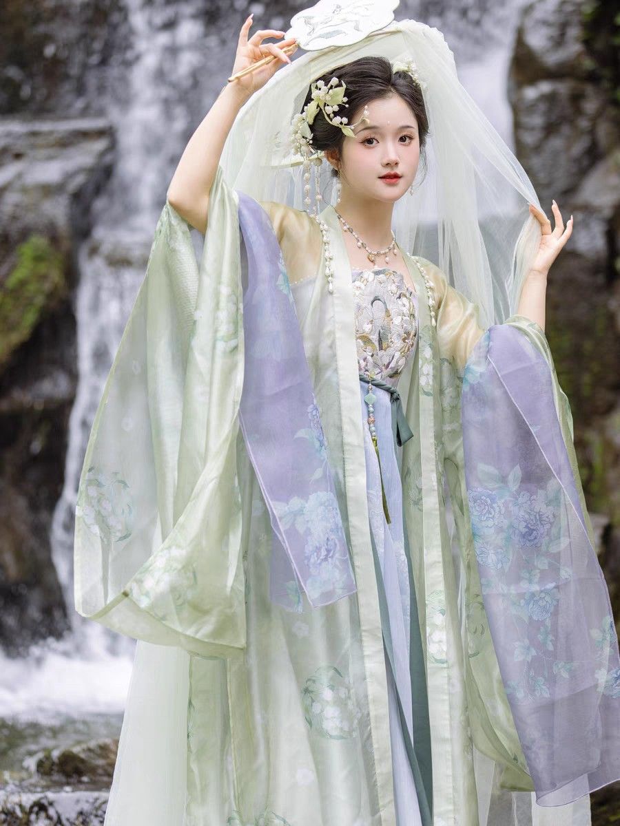 Original Design of Chest-Length Hanfu:Embracing Traditional Elegance in Modern Times Original Design of Chest-Length Hanfu:Embracing Traditional Elegance in Modern Times