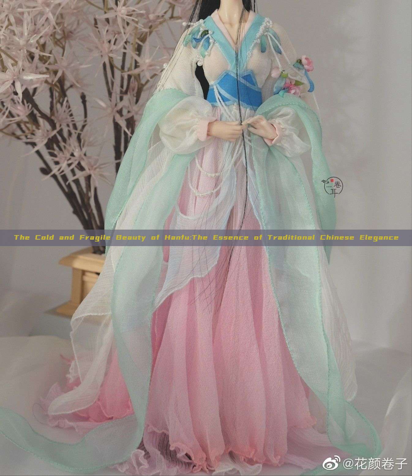 The Cold and Fragile Beauty of Hanfu:The Essence of Traditional Chinese Elegance The Cold and Fragile Beauty of Hanfu:The Essence of Traditional Chinese Elegance