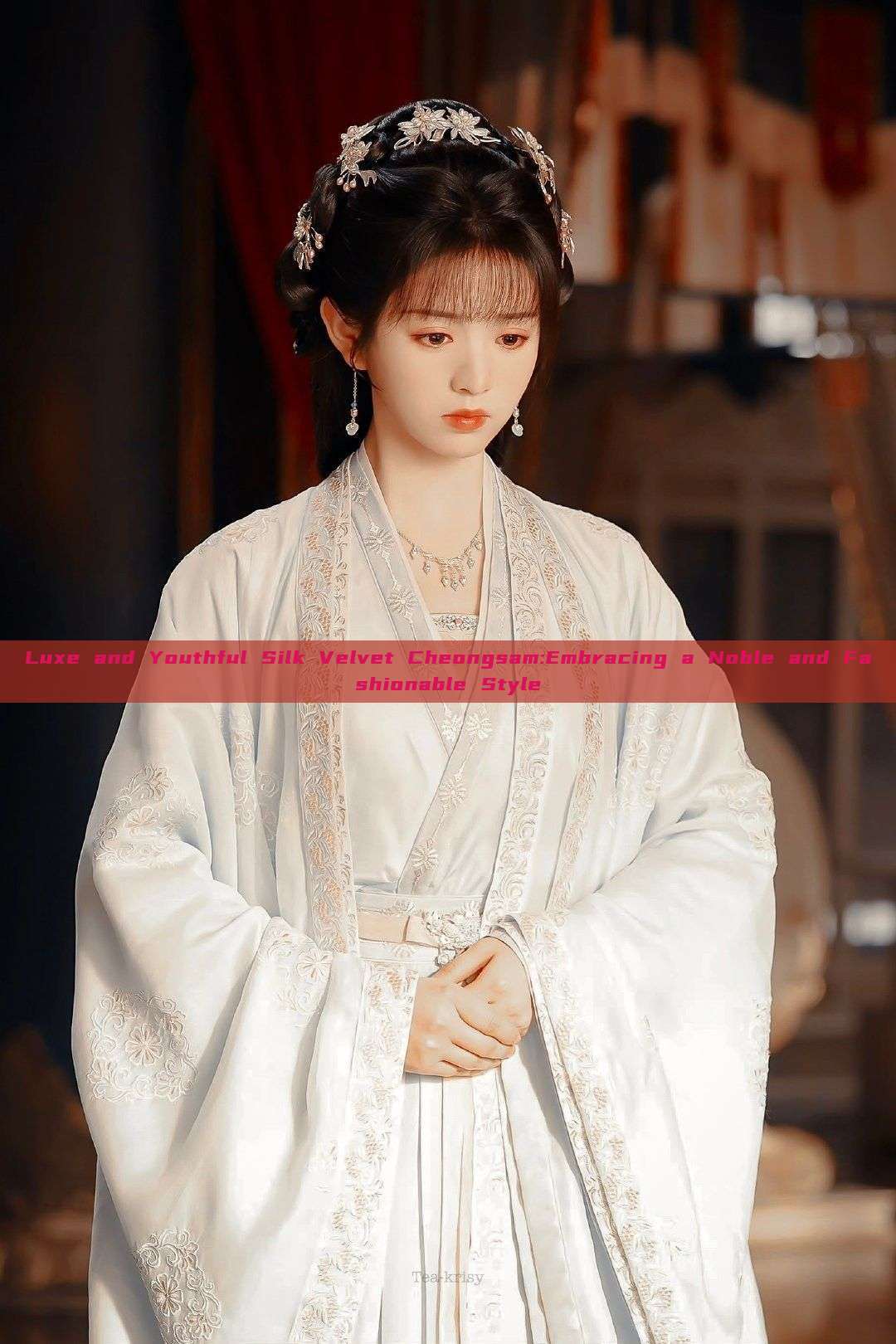 Luxe and Youthful Silk Velvet Cheongsam:Embracing a Noble and Fashionable Style Luxe and Youthful Silk Velvet Cheongsam:Embracing a Noble and Fashionable Style