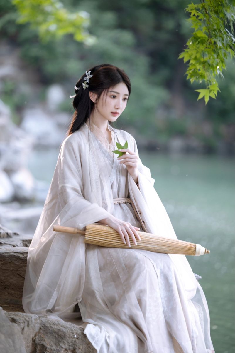 The Evolution of Engagement Gowns:The Cheongsam as a Symbol of Traditional Elegance The Evolution of Engagement Gowns:The Cheongsam as a Symbol of Traditional Elegance