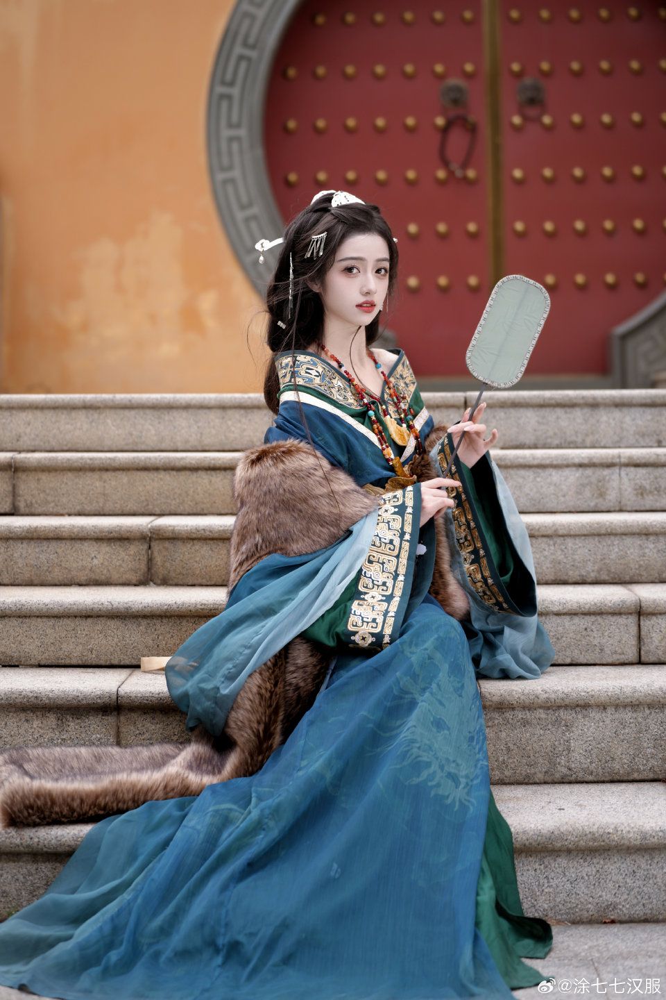 Ancient Elegance:The Allure of Traditional Costume Gowns in Autumn Winter Ancient Elegance:The Allure of Traditional Costume Gowns in Autumn Winter
