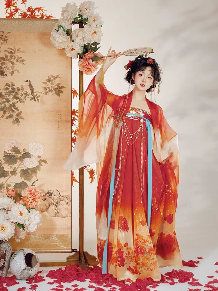 The Splendor of Blue Cheongsam:The Story of Silk and Tradition The Splendor of Blue Cheongsam:The Story of Silk and Tradition