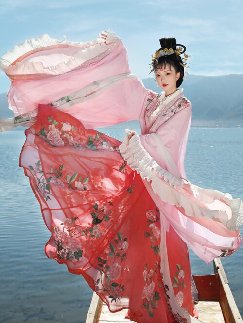 Ancient Costume Character Figurines:Unveiling the Splendor of Traditional Chinese Culture