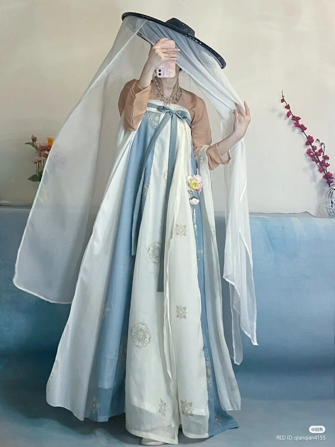 The Elegance of Delicate and Beautiful Cheongsam The Elegance of Delicate and Beautiful Cheongsam