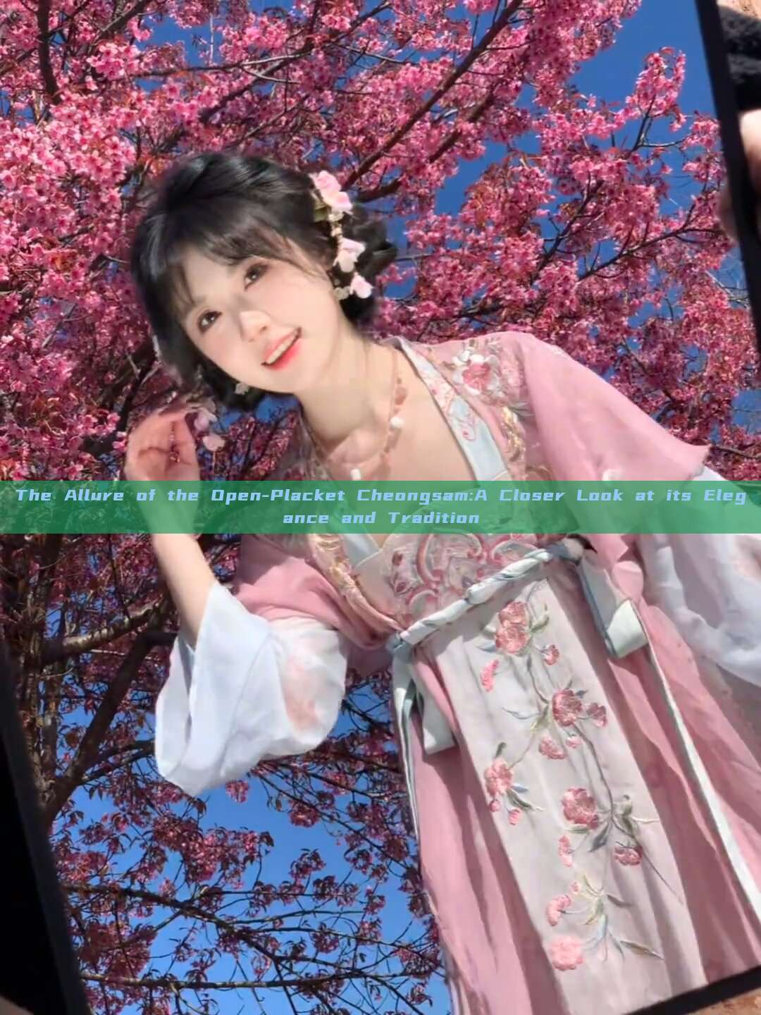The Allure of the Open-Placket Cheongsam:A Closer Look at its Elegance and Tradition The Allure of the Open-Placket Cheongsam:A Closer Look at its Elegance and Tradition