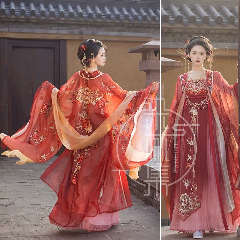 The Summer of Cheongsam:Embracing the Elegance of a Traditional Chinese Dress
