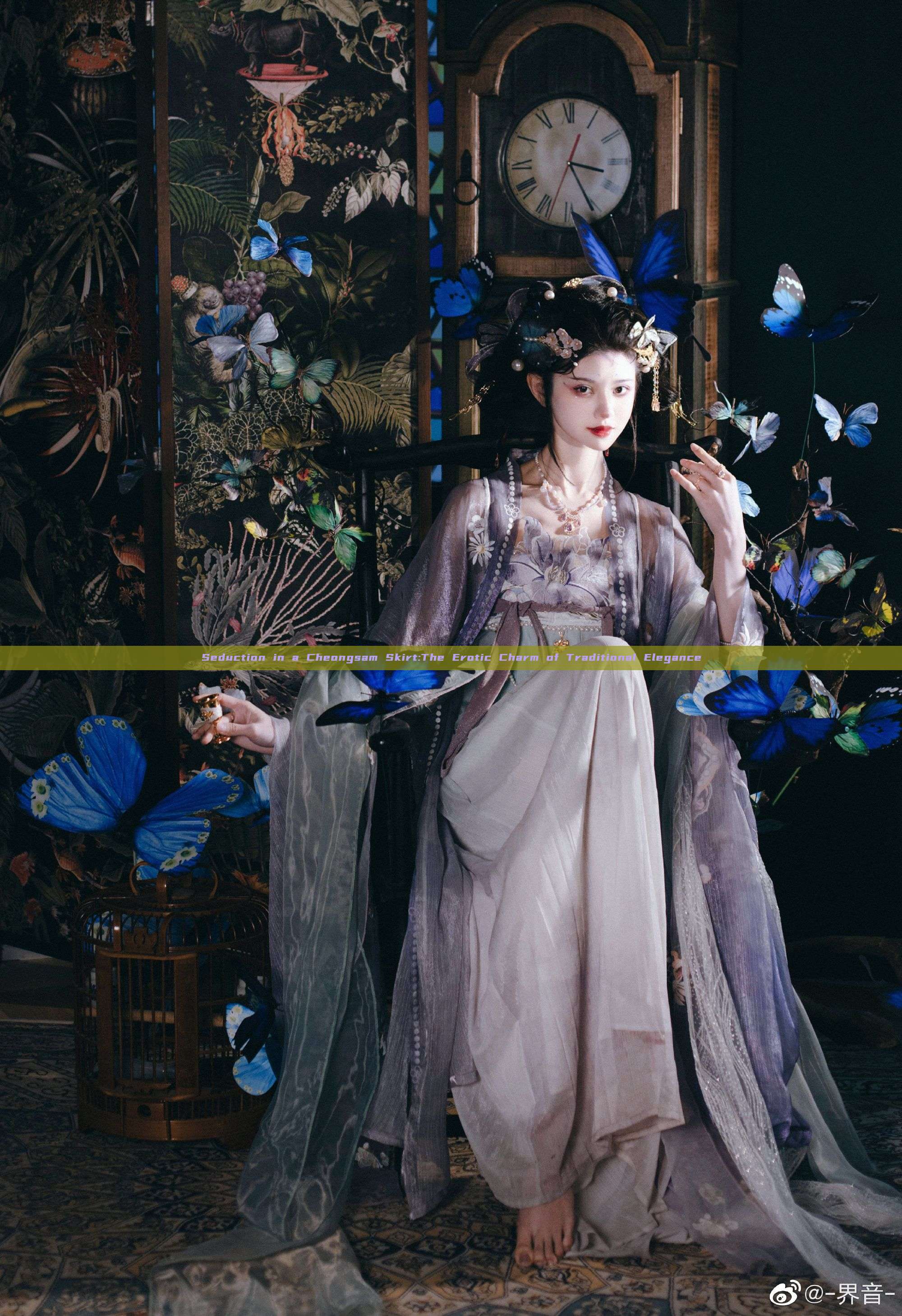 Seduction in a Cheongsam Skirt:The Erotic Charm of Traditional Elegance