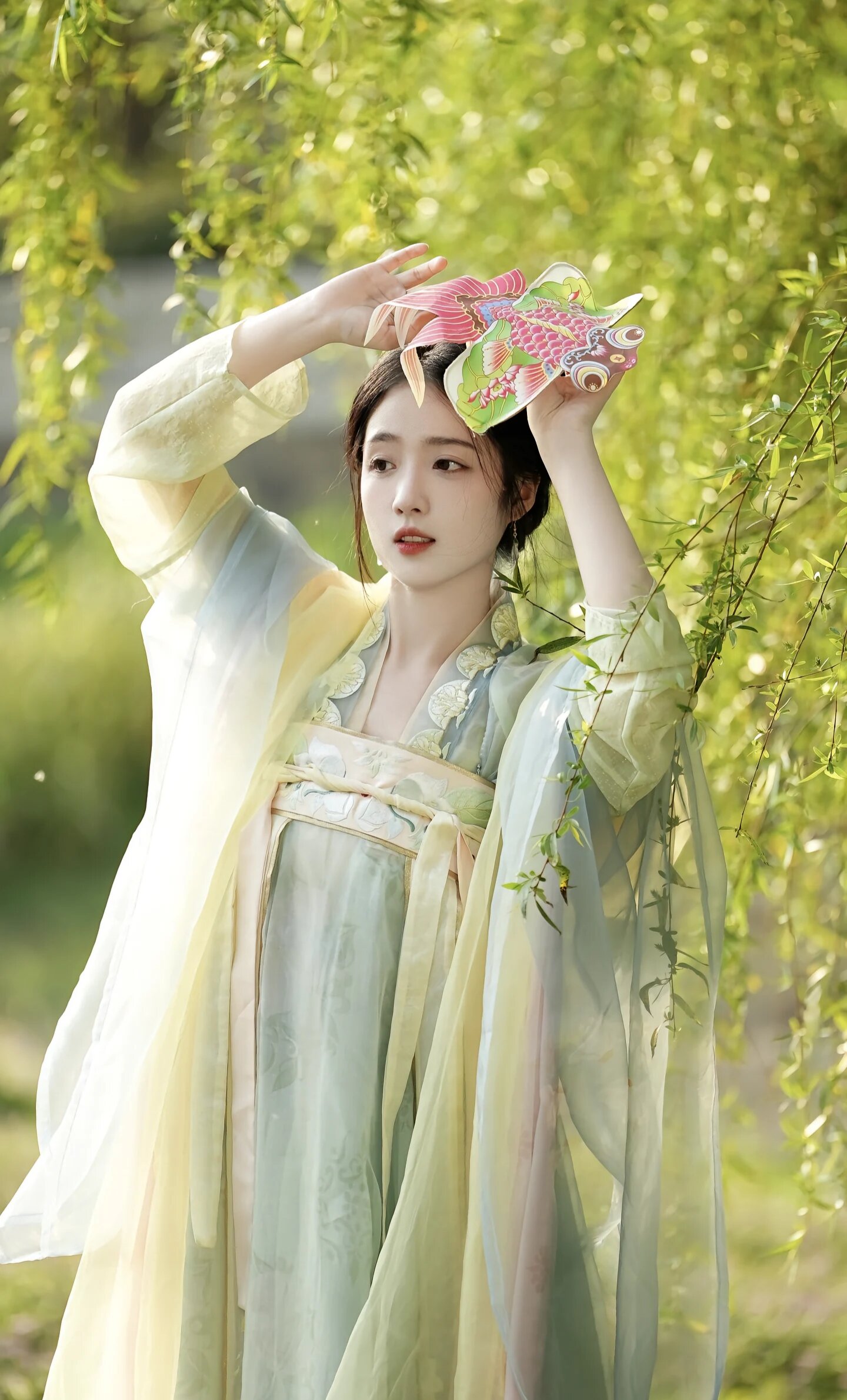 Three Generations of Renewed Hanfu:Exploring the Revival of Traditional Chinese Clothing Three Generations of Renewed Hanfu:Exploring the Revival of Traditional Chinese Clothing
