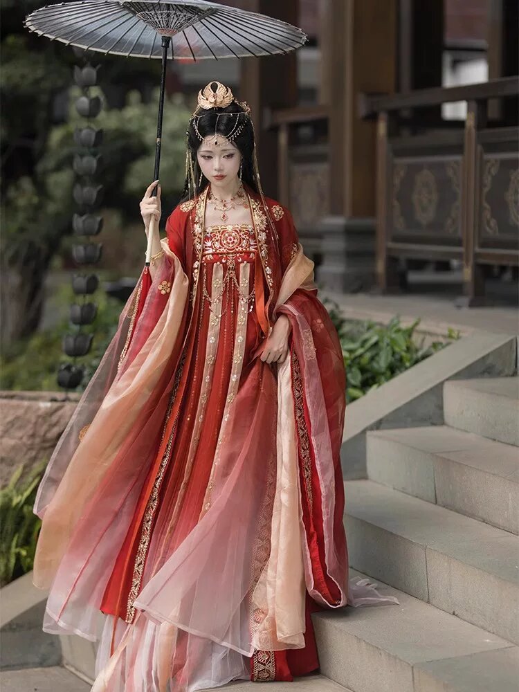 The Enchantment of Autumn Cheongsam:A Cultural Journey Through Traditional Elegance