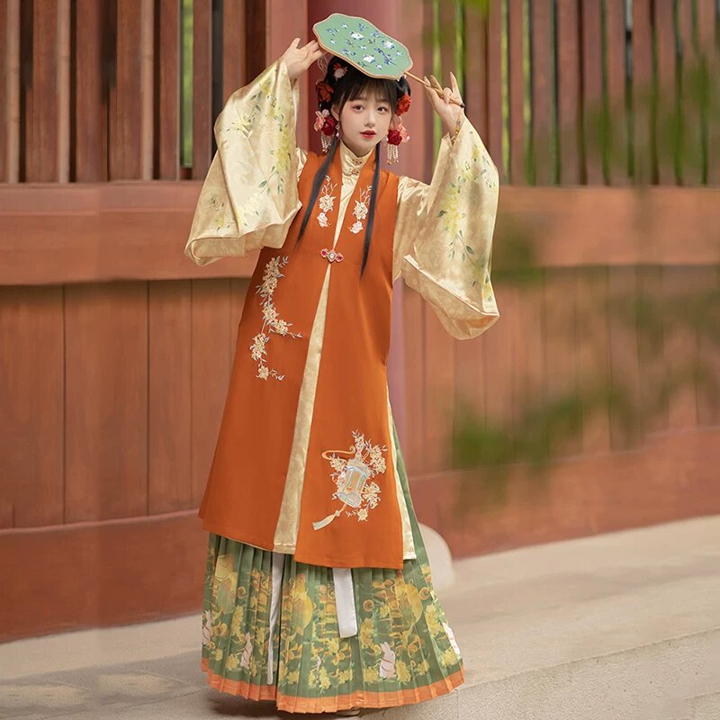 The Evolution of Cheongsam:A Modern Makeover of Traditional Elegance