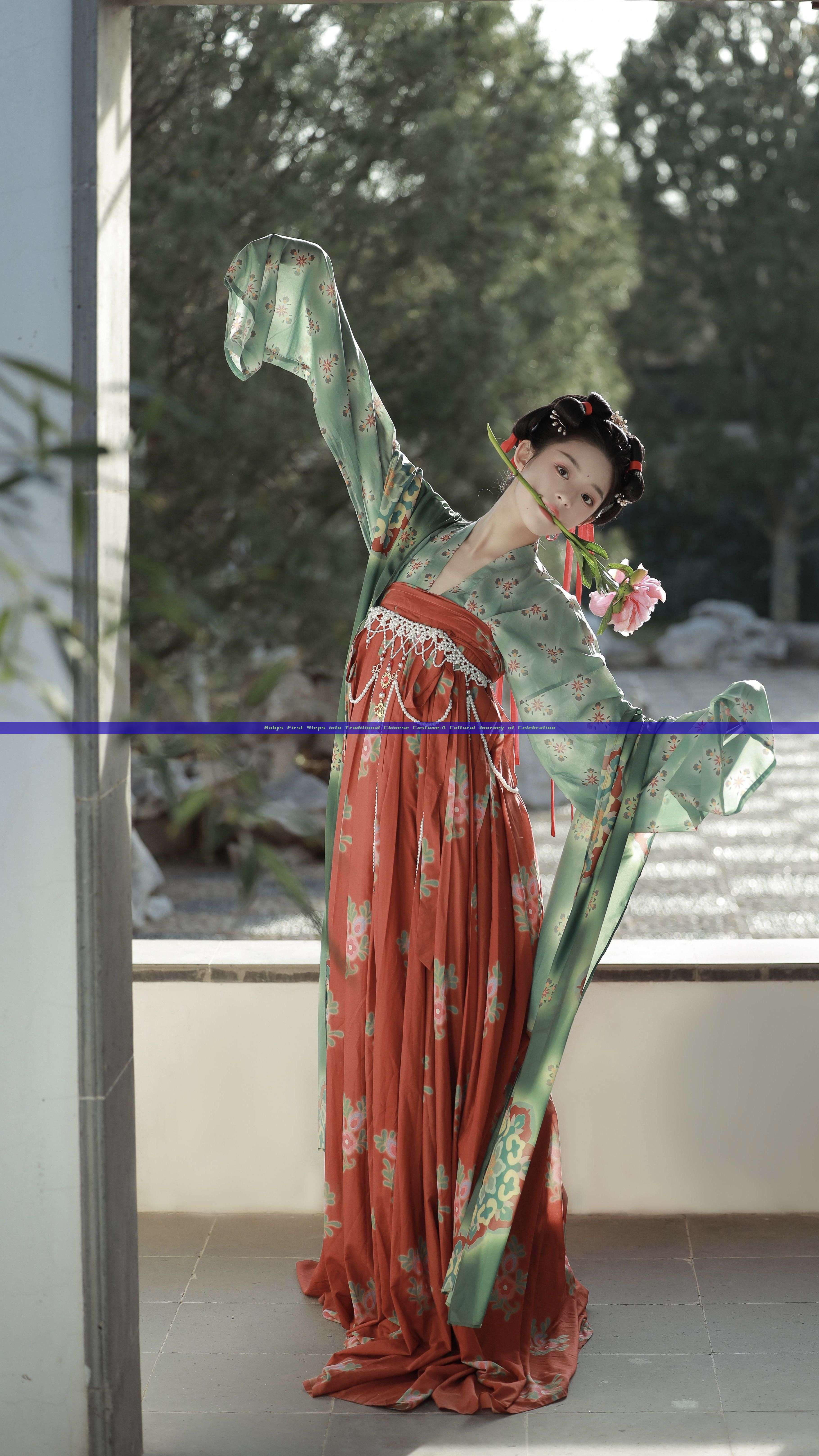 Babys First Steps into Traditional Chinese Costume:A Cultural Journey of Celebration Babys First Steps into Traditional Chinese Costume:A Cultural Journey of Celebration