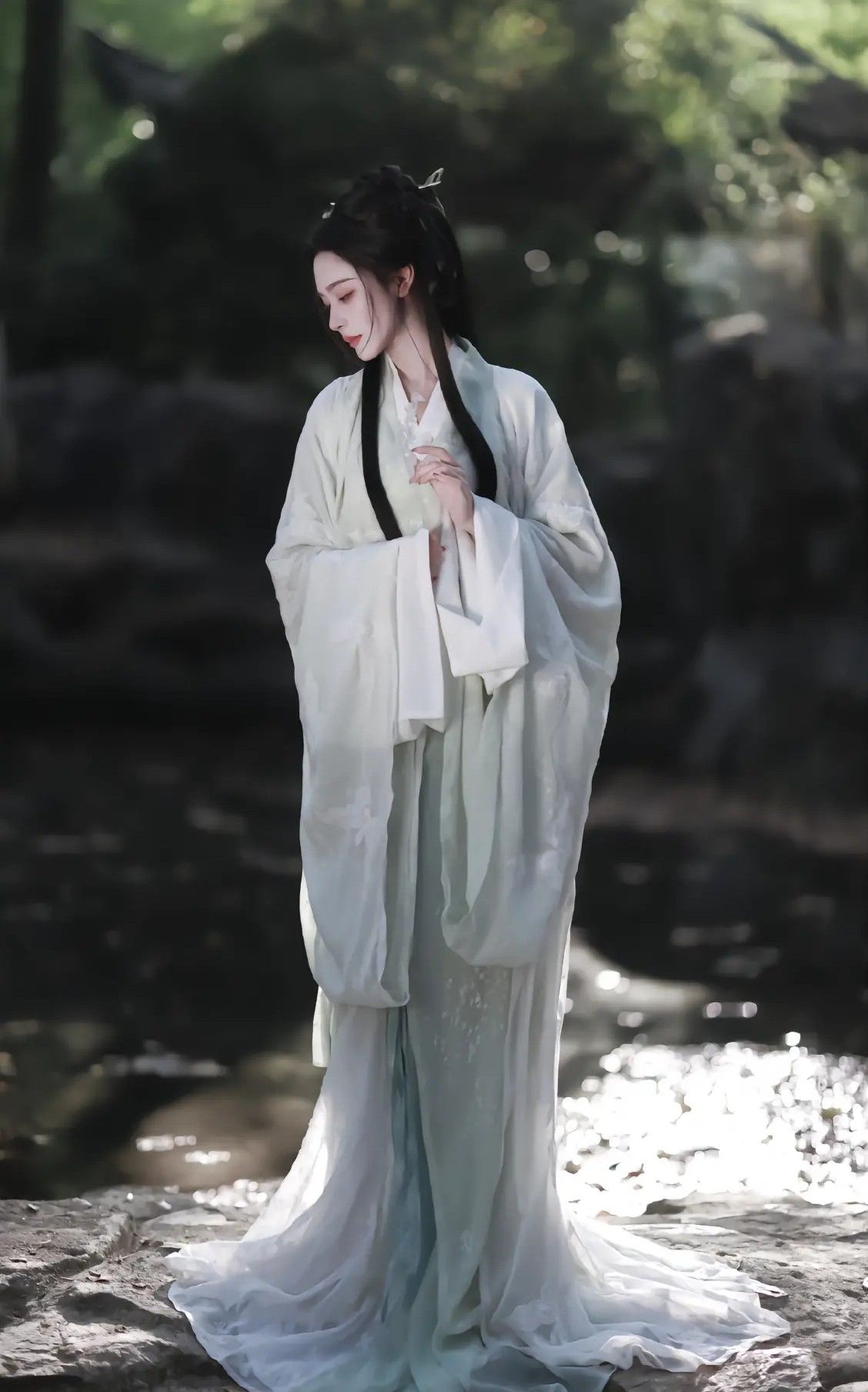 Embracing Modern Hanfu Fashion:The Rise of Plus-Size Clothing in the Modern Hanfu Movement