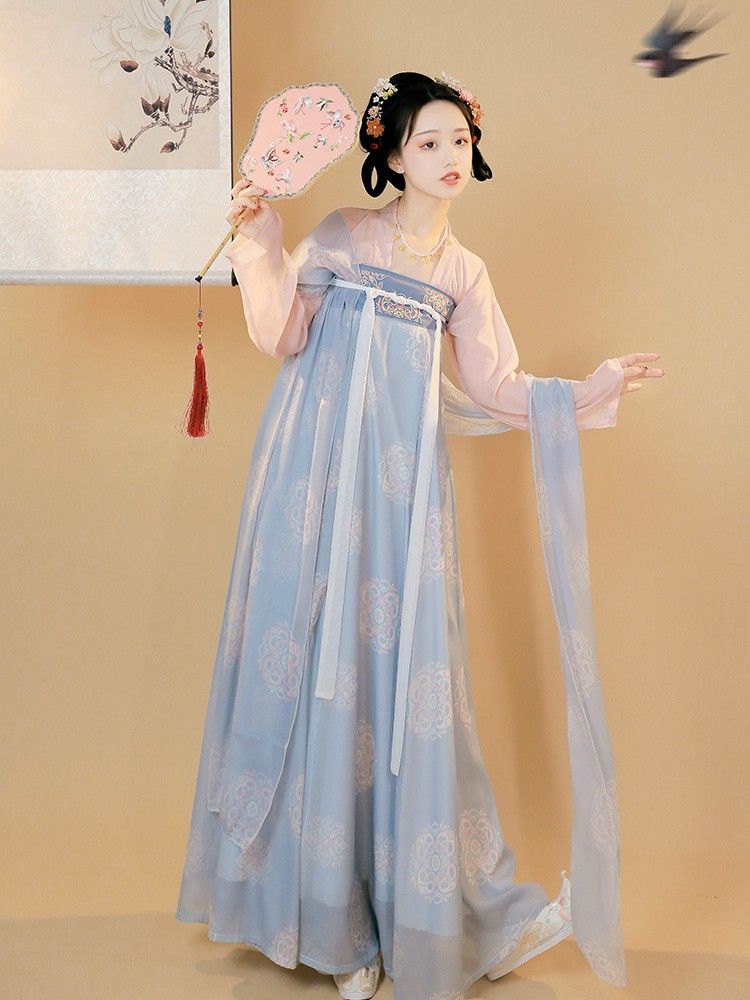 The Elegance of a Noblewomans Cheongsam:The Silk Story