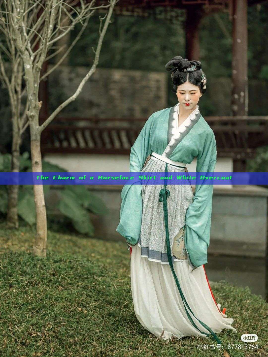 The Charm of a Horseface Skirt and White Overcoat The Charm of a Horseface Skirt and White Overcoat