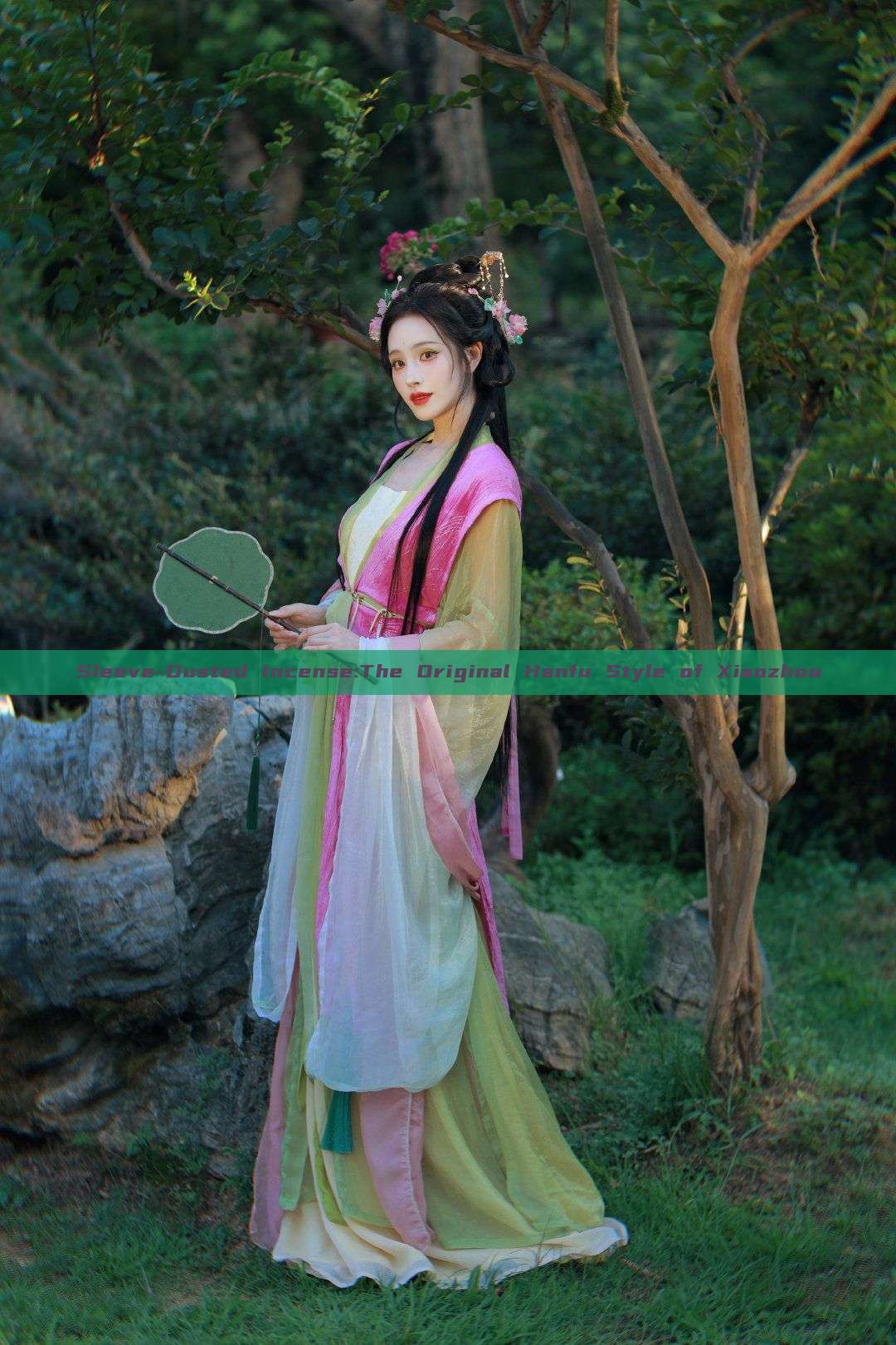 Sleeve-Dusted Incense:The Original Hanfu Style of Xiaozhou