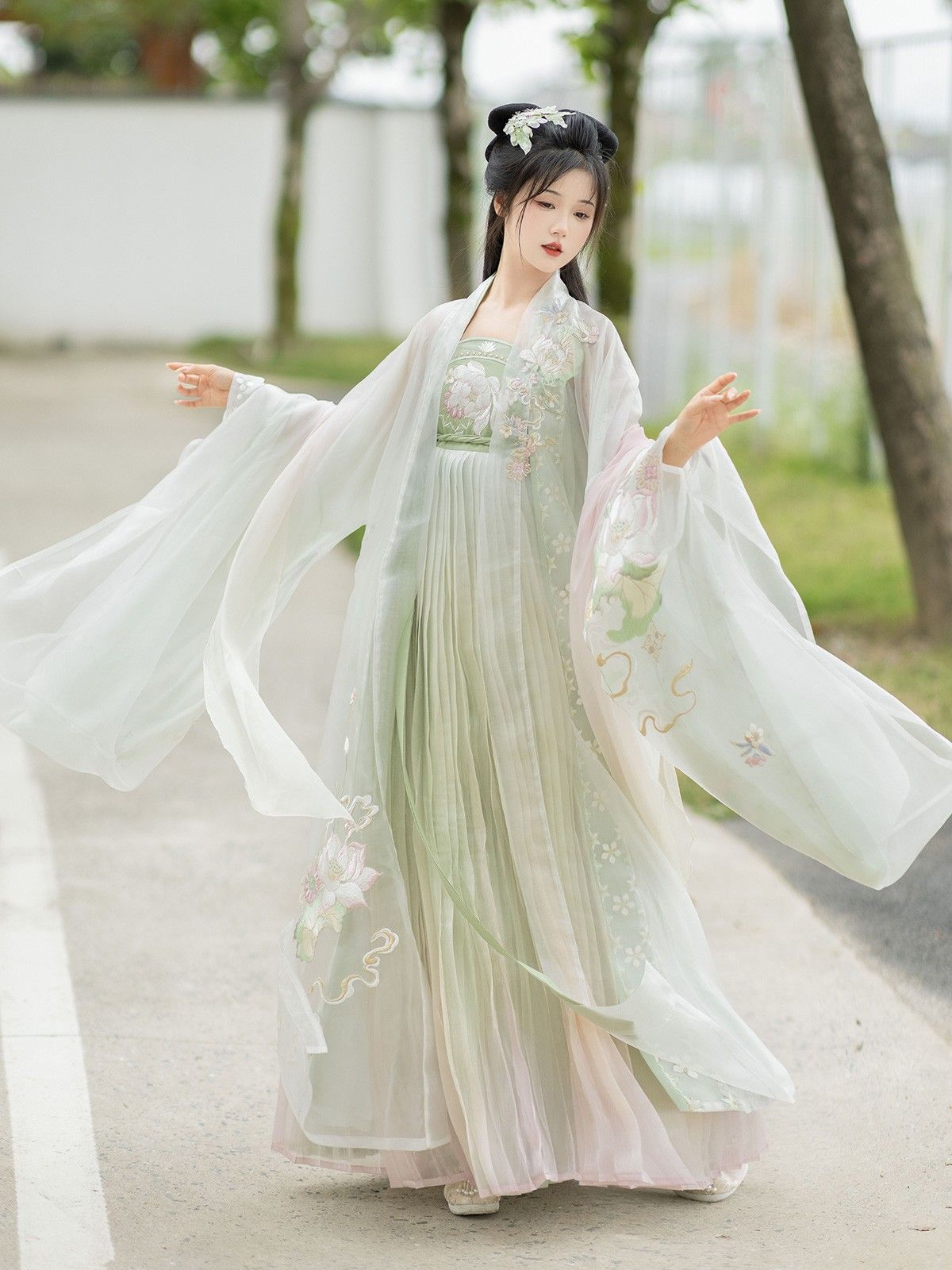 Cloud-肩汉服女童的夏日风采 Cloud-肩汉服女童的夏日风采