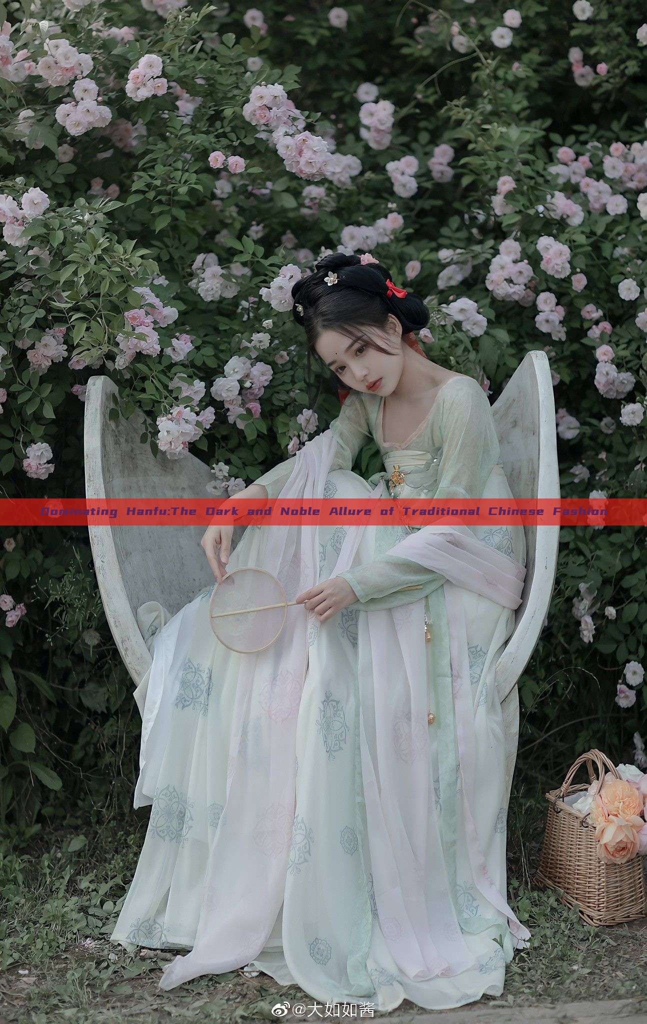 Dominating Hanfu:The Dark and Noble Allure of Traditional Chinese Fashion