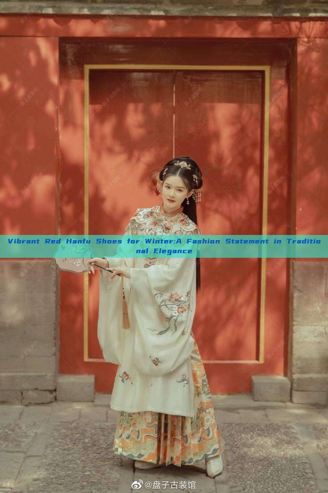 Vibrant Red Hanfu Shoes for Winter:A Fashion Statement in Traditional Elegance Vibrant Red Hanfu Shoes for Winter:A Fashion Statement in Traditional Elegance
