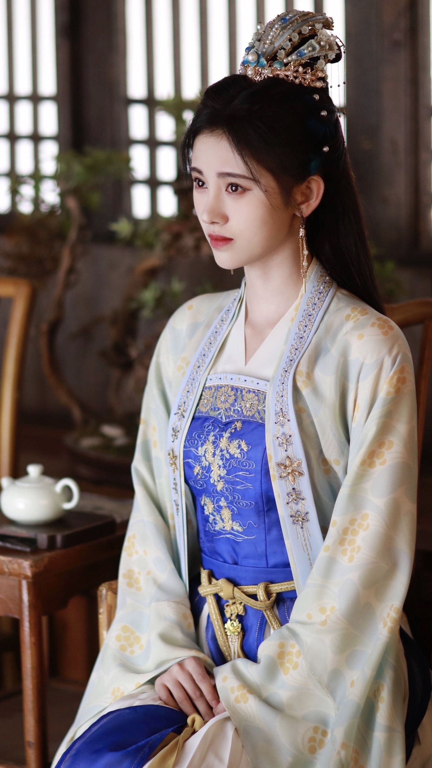 The Enigma of Black and Gold Cheongsam:A Cultural Icon of Elegance and Power The Enigma of Black and Gold Cheongsam:A Cultural Icon of Elegance and Power