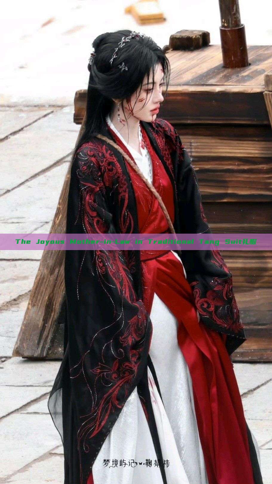 The Joyous Mother-in-Law in Traditional Tang Suit礼服