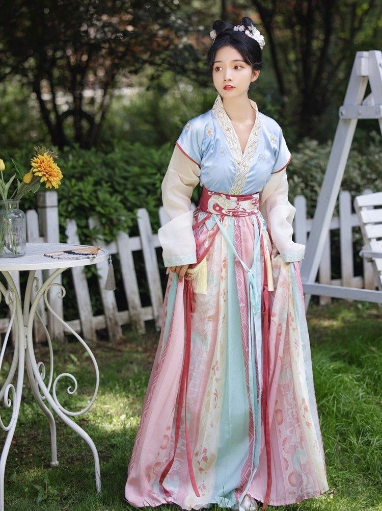 Winter Hanfu Boots:A Blend of Tradition and Fashion Winter Hanfu Boots:A Blend of Tradition and Fashion