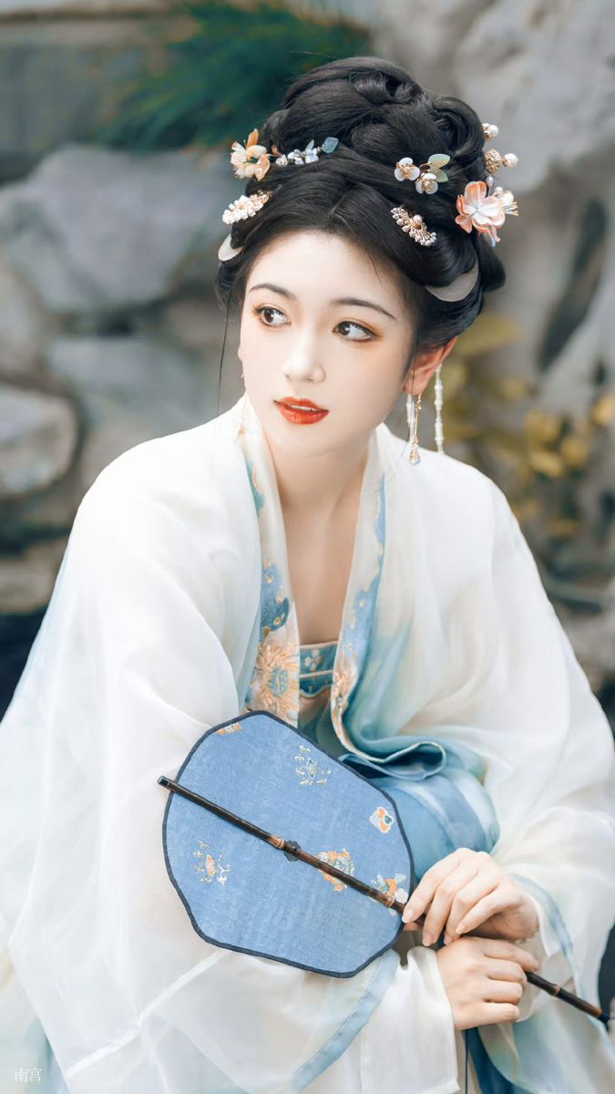 The Splendid Charm of Suzhous Jinse Cheongsam The Splendid Charm of Suzhous Jinse Cheongsam