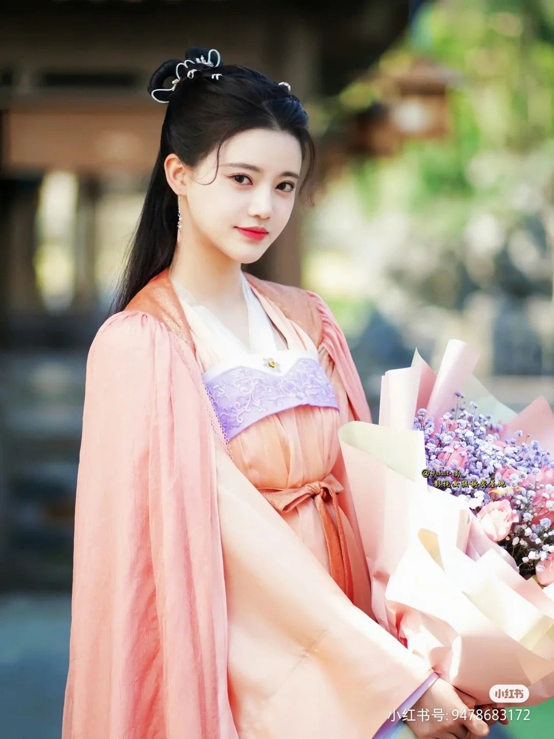The Splendor of Hanfu Hair Combs and Flowery Accessories The Splendor of Hanfu Hair Combs and Flowery Accessories