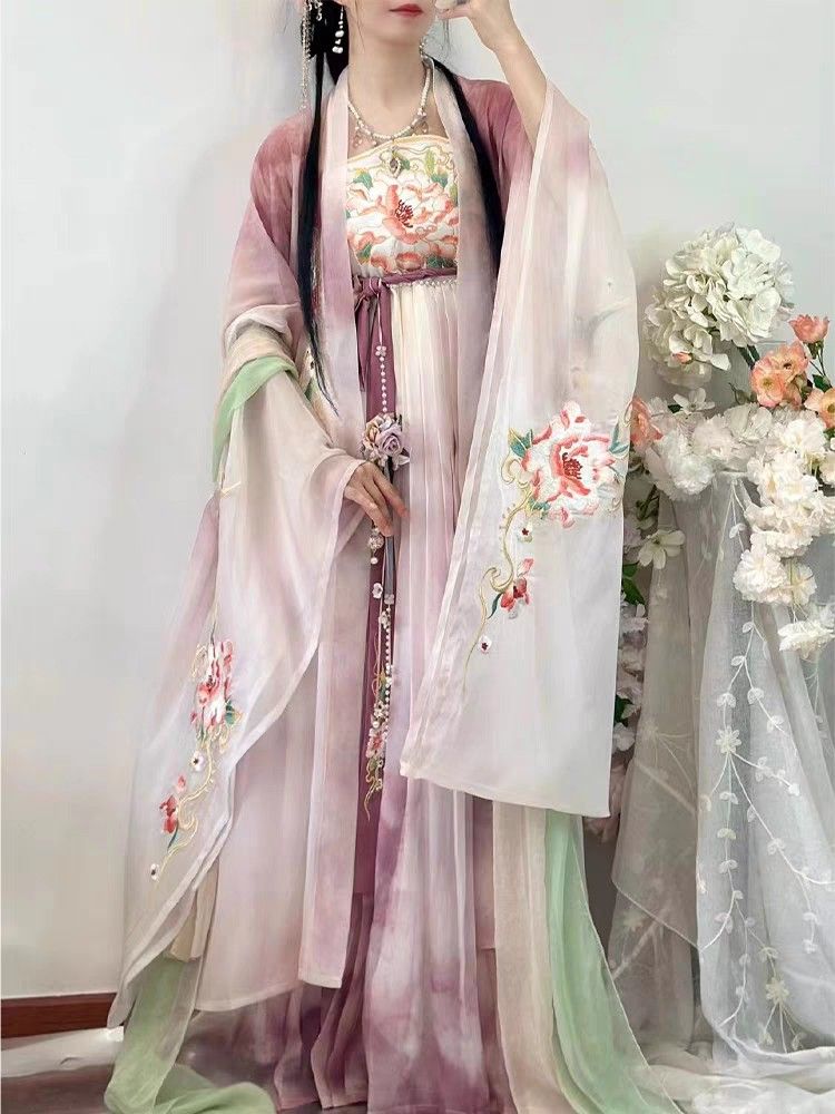 Spring Splendor:The Newly Refined Cheongsam Dress Evolution Spring Splendor:The Newly Refined Cheongsam Dress Evolution