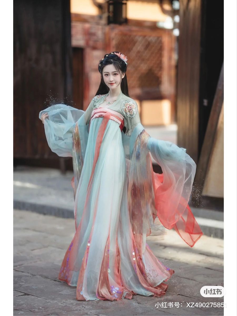Heavy Industry Cheongsam:Embracing the Autumn and Winter in Traditional Elegance Heavy Industry Cheongsam:Embracing the Autumn and Winter in Traditional Elegance