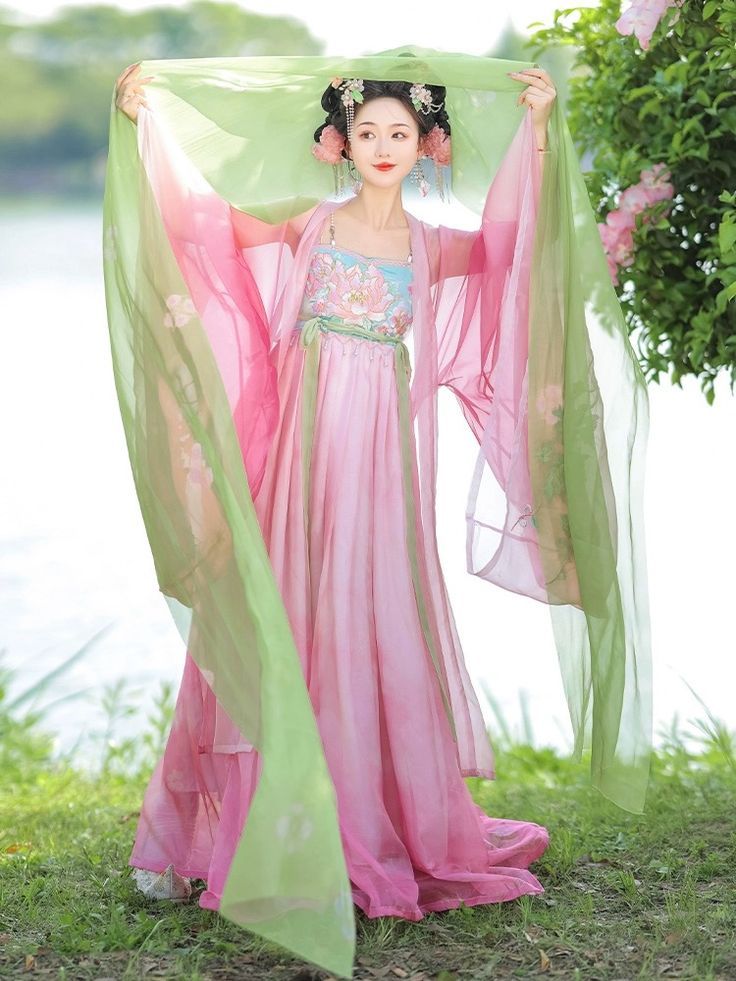 New Style Qipao for Three-Year-Old Girls:Embracing the Elegance of Traditional Chinese Dress New Style Qipao for Three-Year-Old Girls:Embracing the Elegance of Traditional Chinese Dress