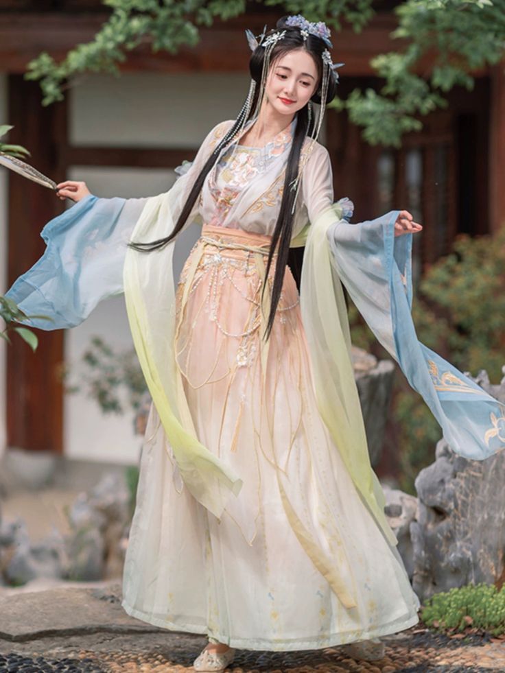 The Splendor of Ming-Style Flower Marriages in Traditional Hanfu Fashion
