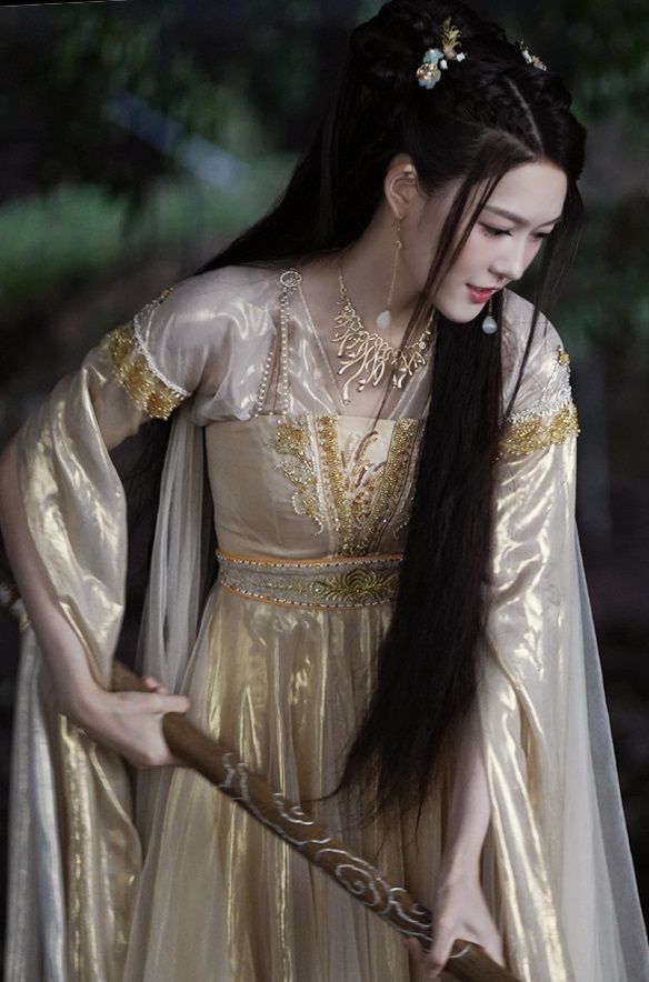 Embracing Traditional Elegance:The Evolution of Qipao among Young Fashion-Forward Girls Embracing Traditional Elegance:The Evolution of Qipao among Young Fashion-Forward Girls