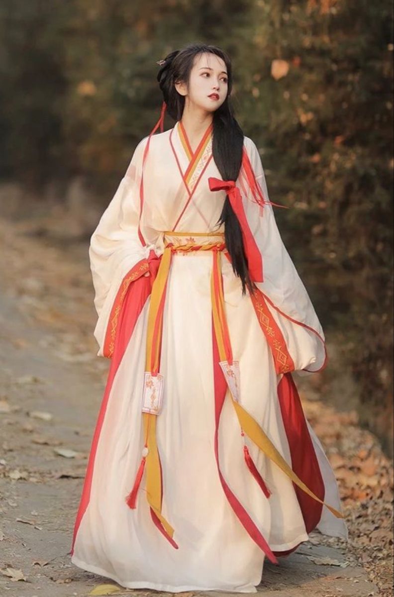 The Splendid Splendor of the Horseface Skirt:A Journey into the Art of丹青 The Splendid Splendor of the Horseface Skirt:A Journey into the Art of丹青