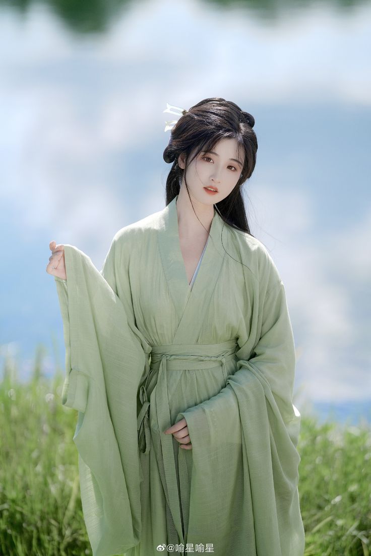 The Splendor of Hanfu:Womens Qixiong Ruqun with Broad-sleeved Robes The Splendor of Hanfu:Womens Qixiong Ruqun with Broad-sleeved Robes