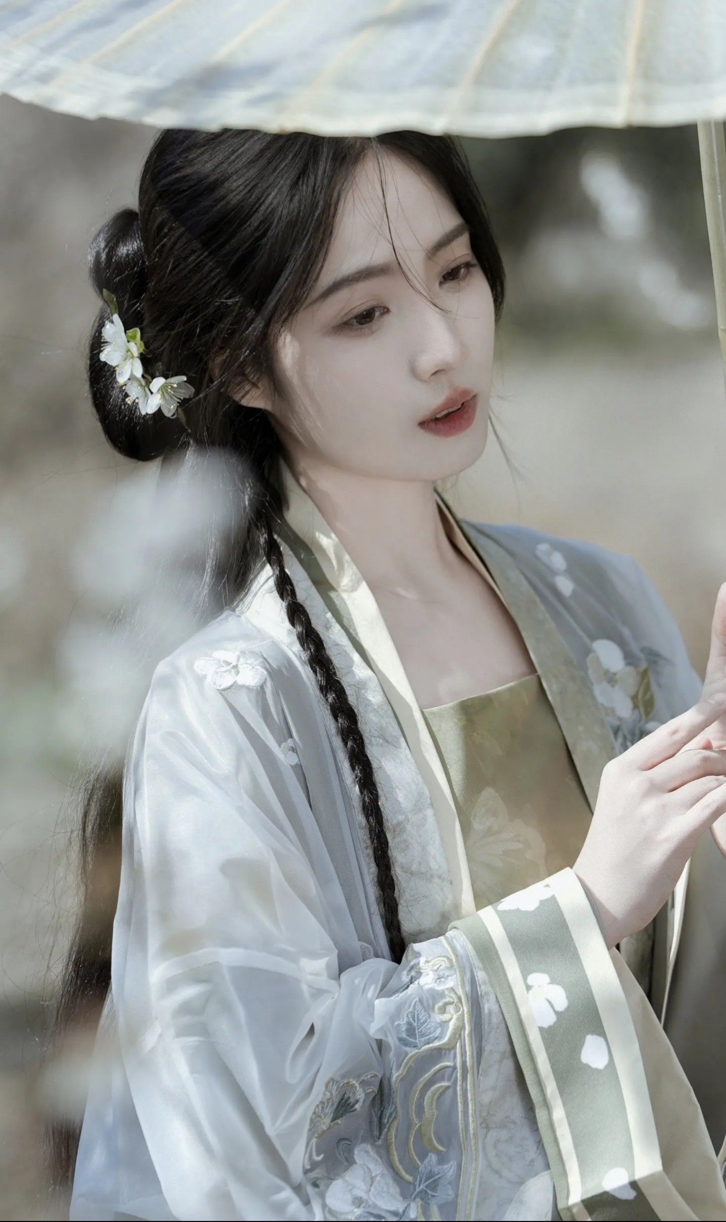 Embracing Modernity in Traditional Splendor:The Evolution of Modern Chinese-Style Hanfu Tops Embracing Modernity in Traditional Splendor:The Evolution of Modern Chinese-Style Hanfu Tops
